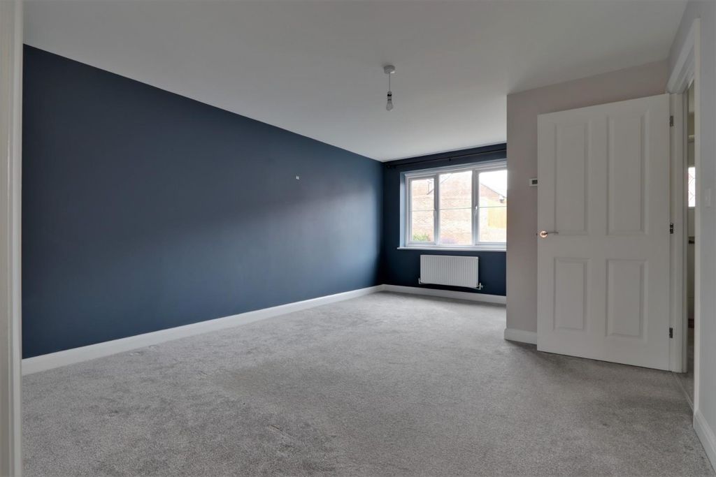 Property photo 3 of 12 Living Room