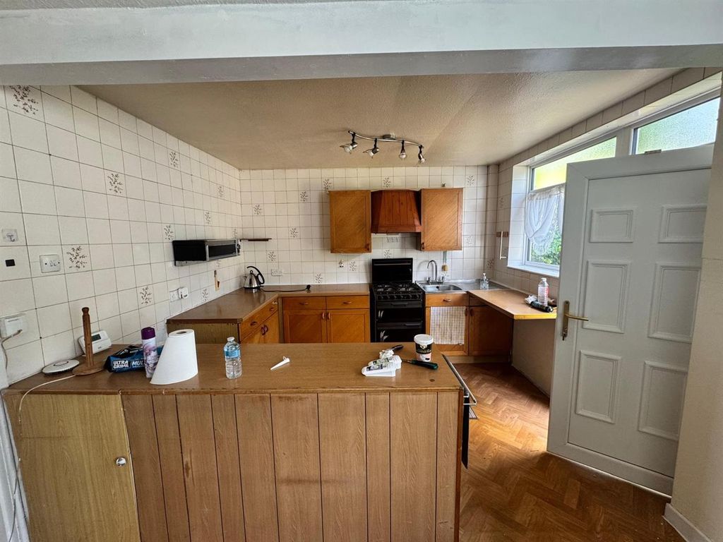 Property photo 3 of 22 Kitchen