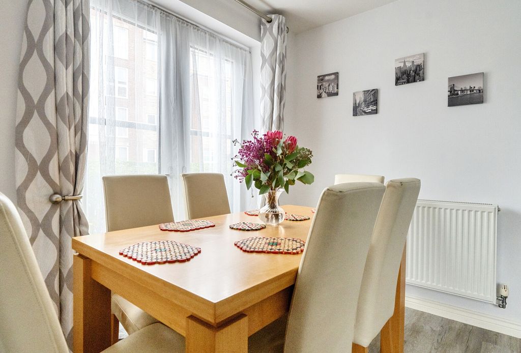 Property photo 3 of 17 Lounge/Diner