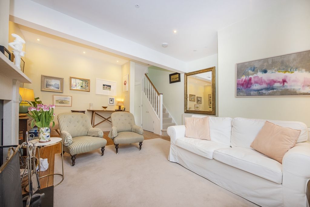 Property photo 3 of 25 35-Longfield-Stre...