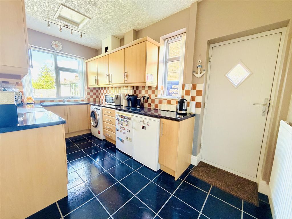 Property photo 3 of 32 Kitchen
