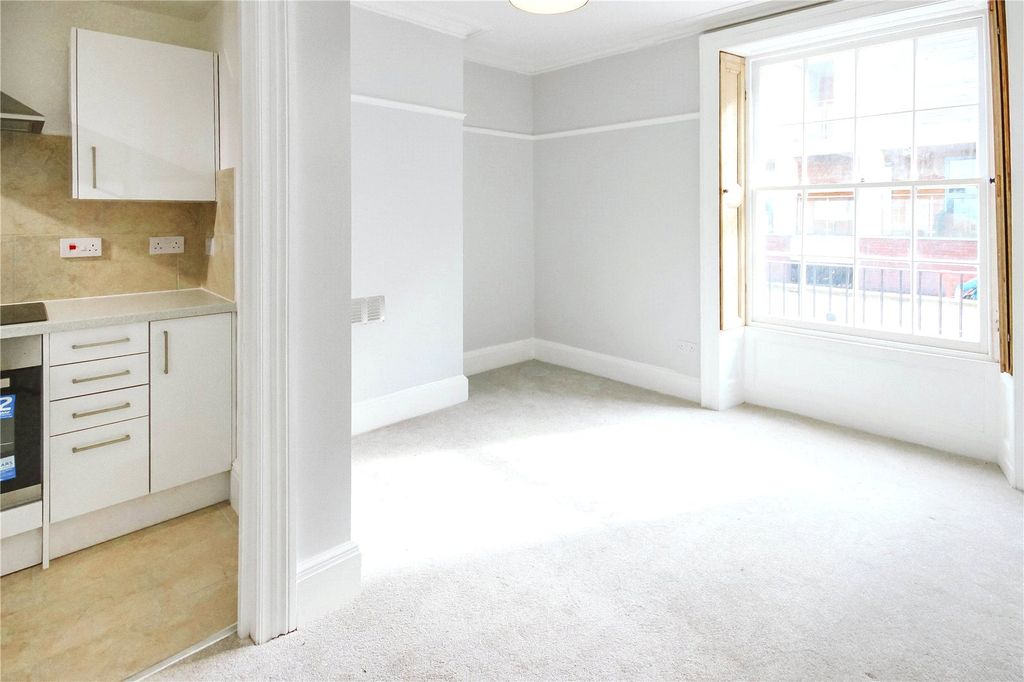 Property photo 3 of 7 Picture No. 44