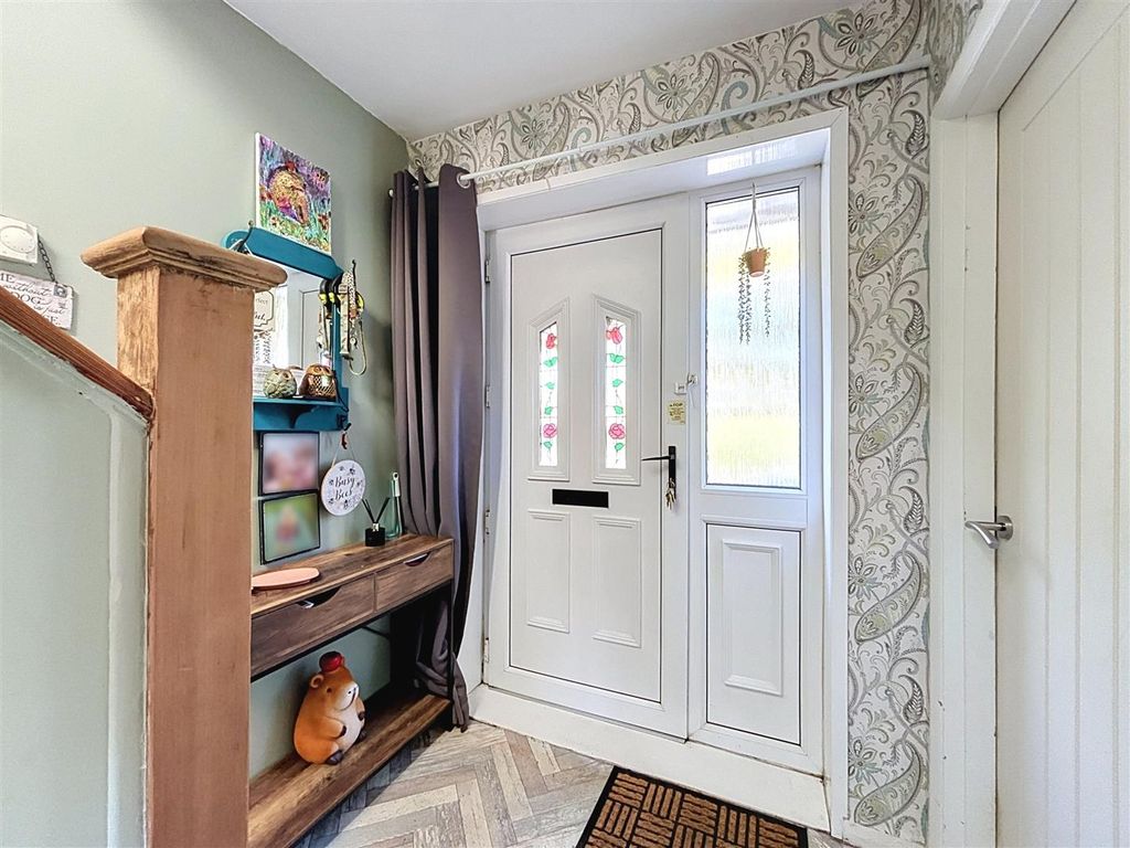Property photo 2 of 24 Entrance Hall