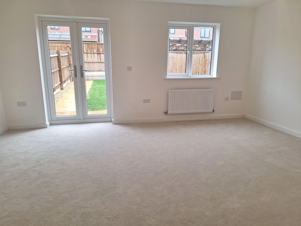 Property photo 3 of 9 Living/Dining Room