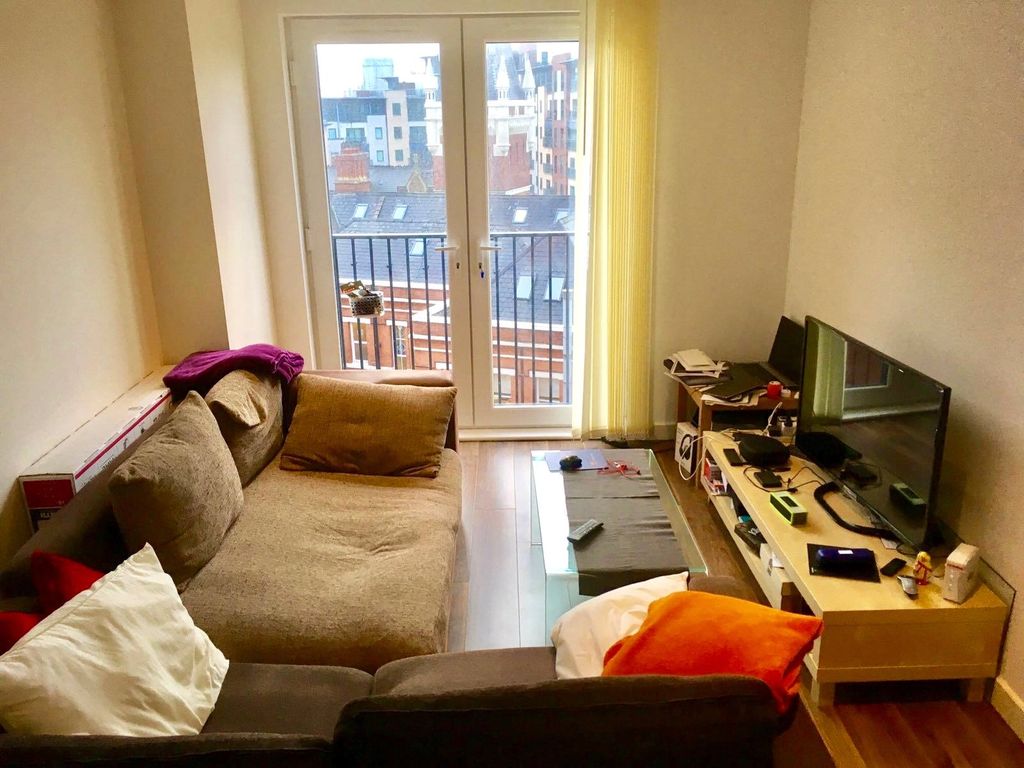 Property photo 1 of 12 Living Room