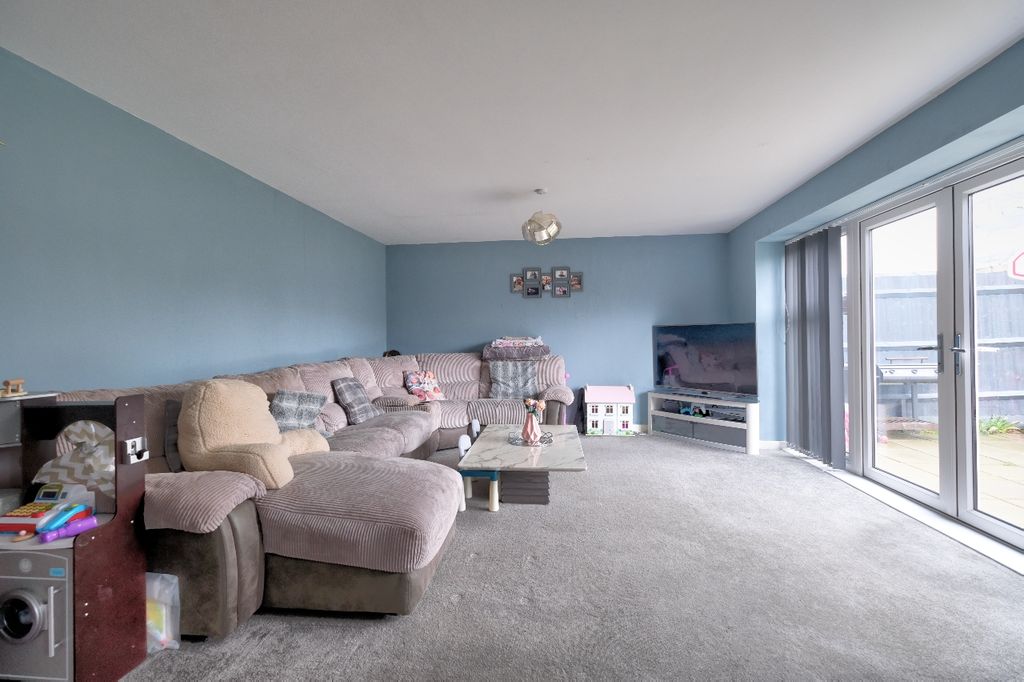 Property photo 2 of 22 Lounge