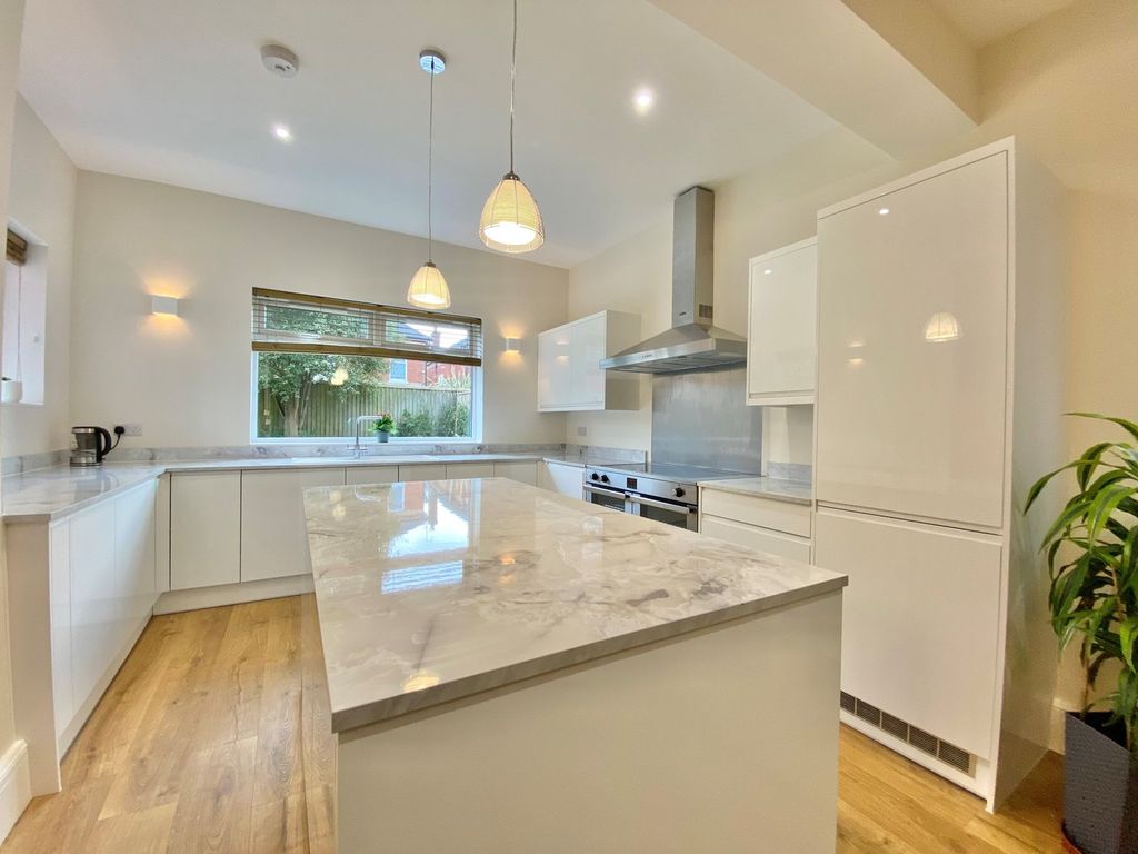 Property photo 3 of 27