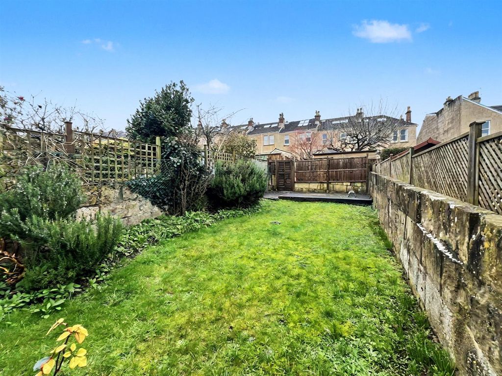 Property photo 3 of 13 Garden