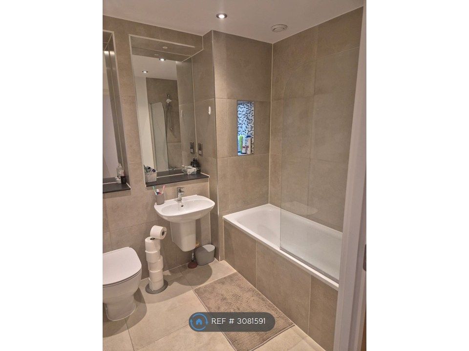 Property photo 2 of 12 Bathroom