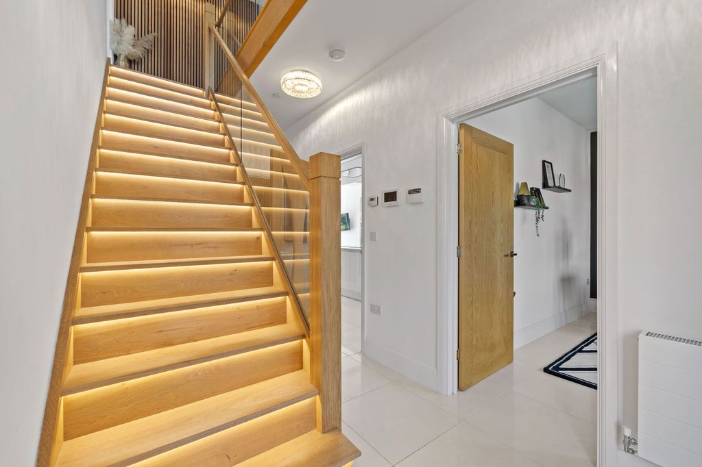 Property photo 3 of 34
