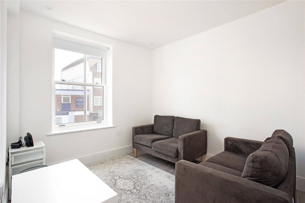 Property photo 3 of 25 Sitting Room