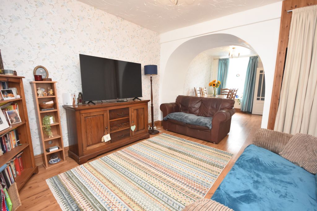 Property photo 2 of 13