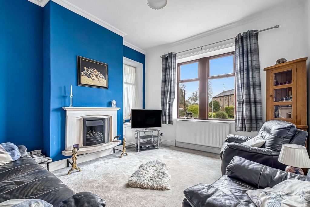 Property photo 2 of 40 Living Room