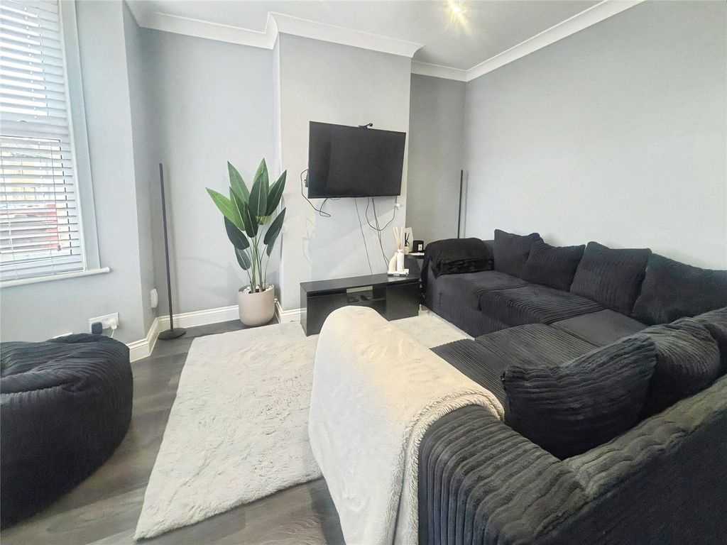 Property photo 2 of 12 Picture No. 06