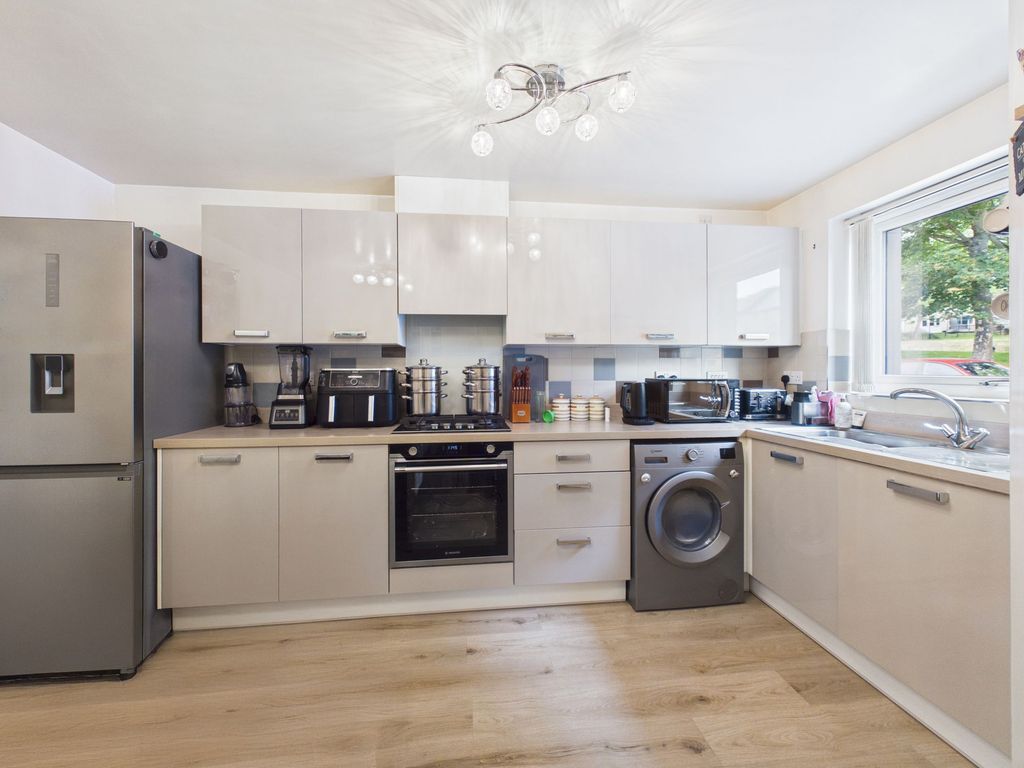 Property photo 3 of 15 Dining Kitchen