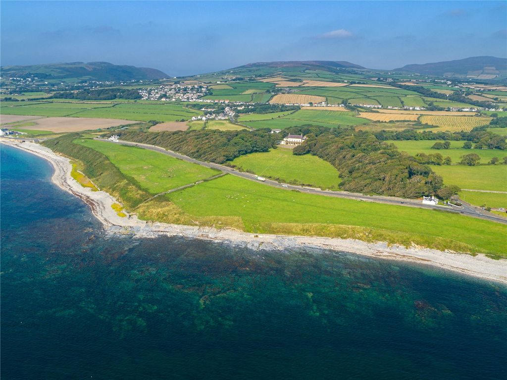 Property photo 2 of 27 Coastline