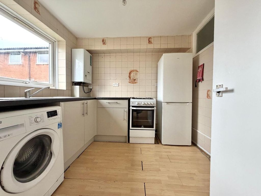 Property photo 2 of 9 Kitchen