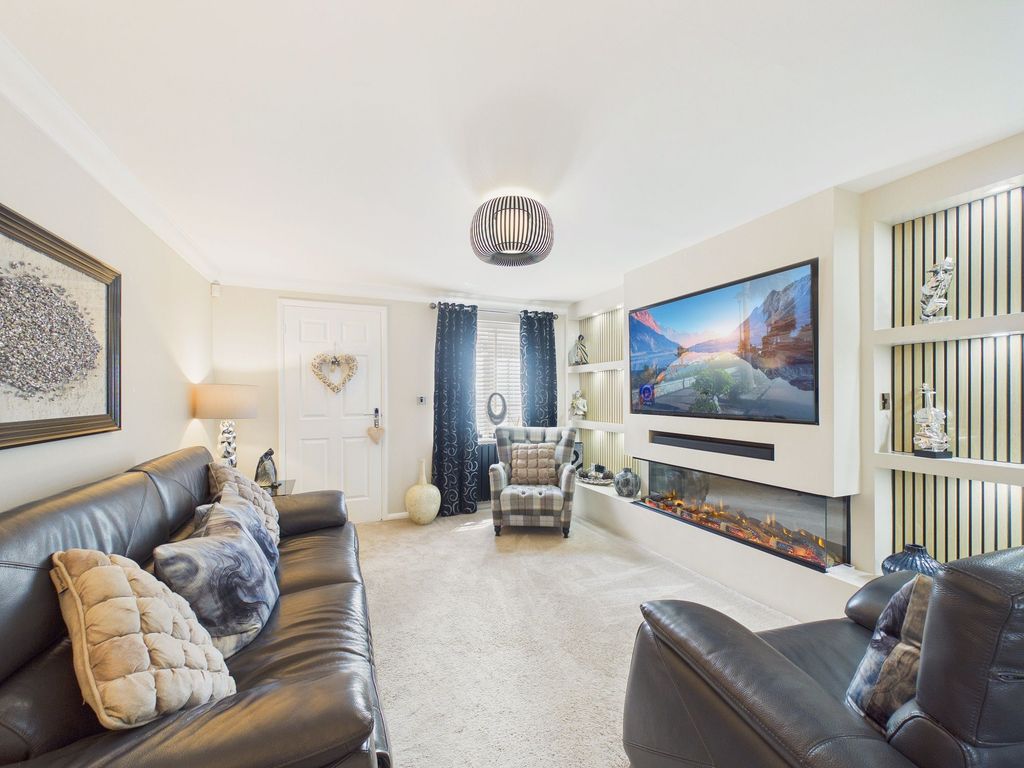Property photo 2 of 13 Lounge