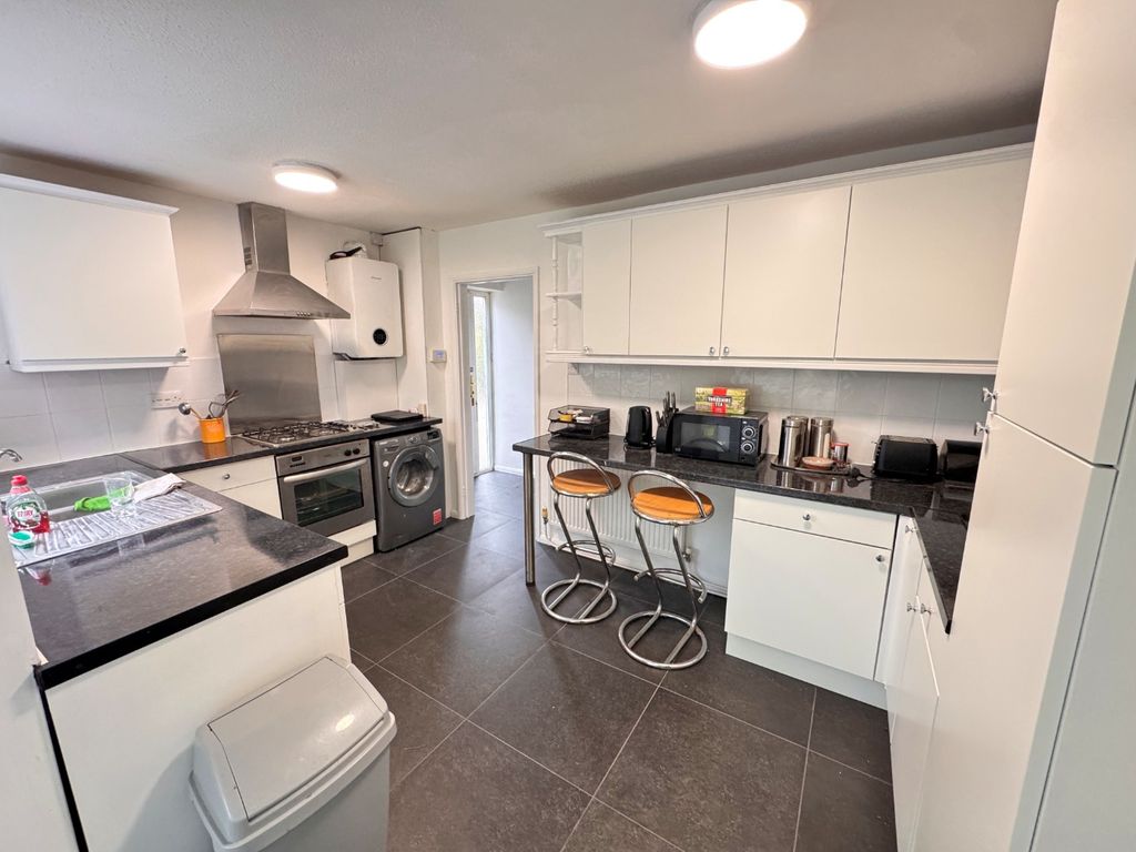 Property photo 3 of 10 4598782