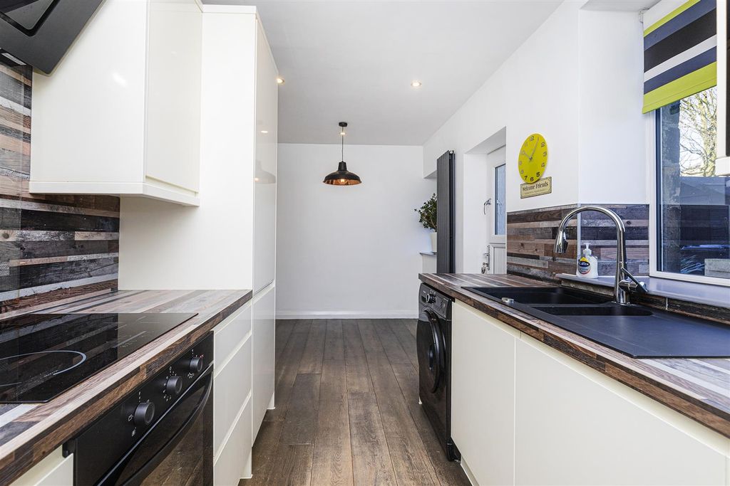 Property photo 2 of 28 Dining Kitchen