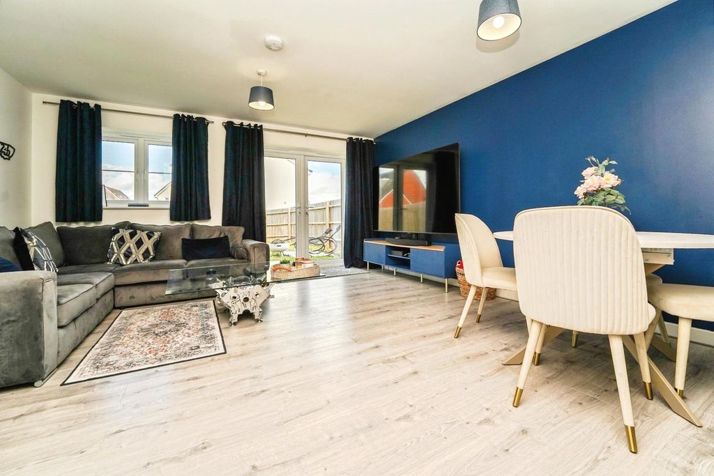 Property photo 3 of 16 Pbox-Img.Jpg