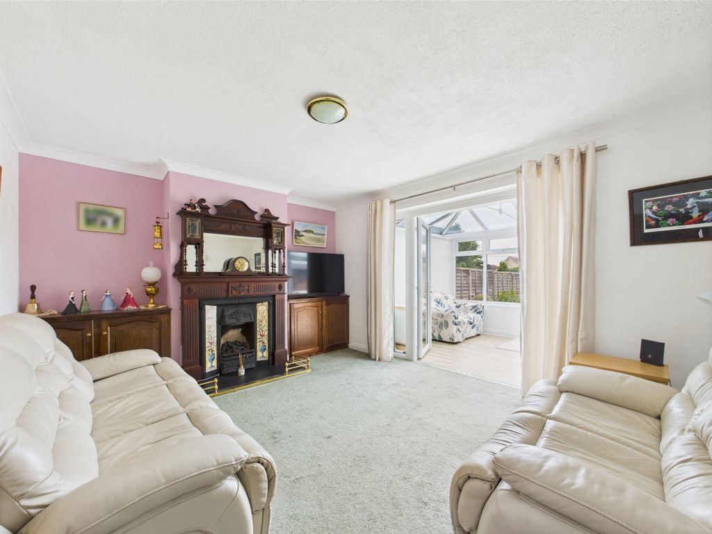 Property photo 3 of 19 Cam01354G0-Pr0521-Still001