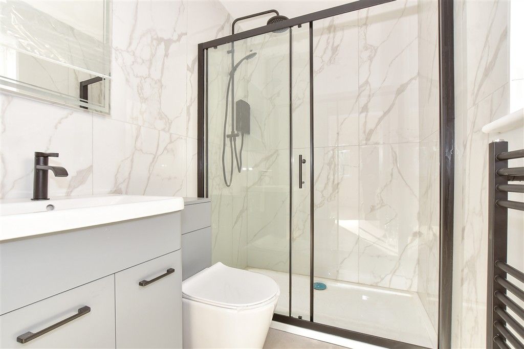 Property photo 1 of 15 En-Suite