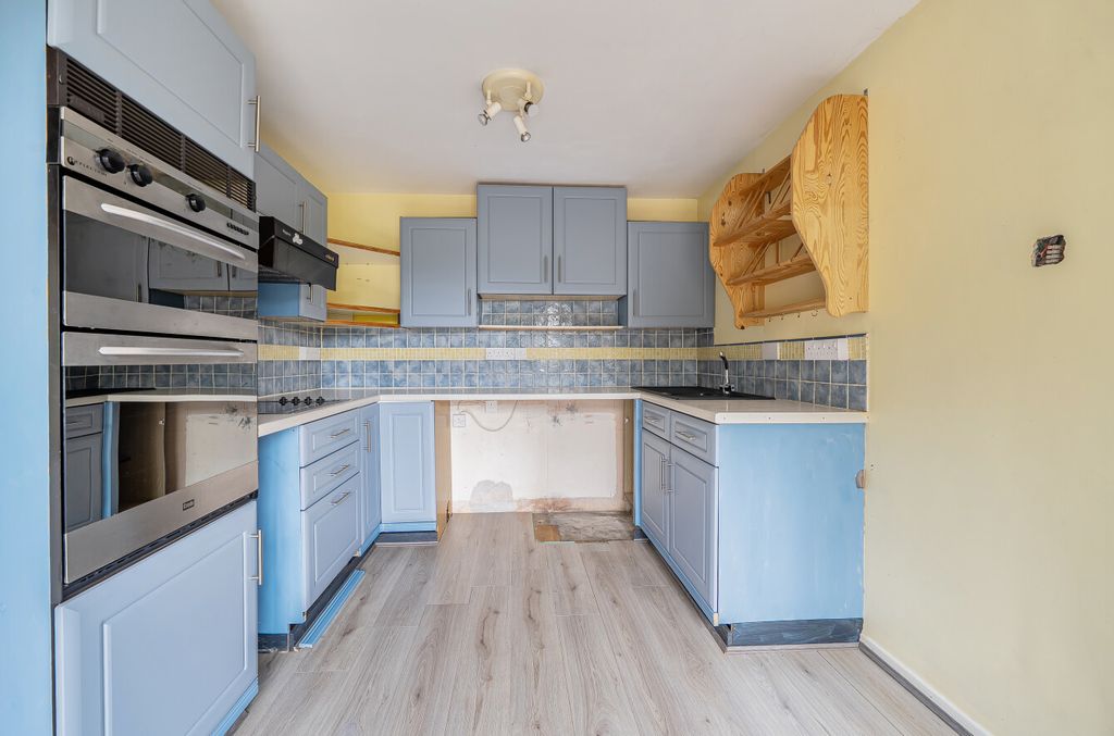 Property photo 3 of 22 Kitchen