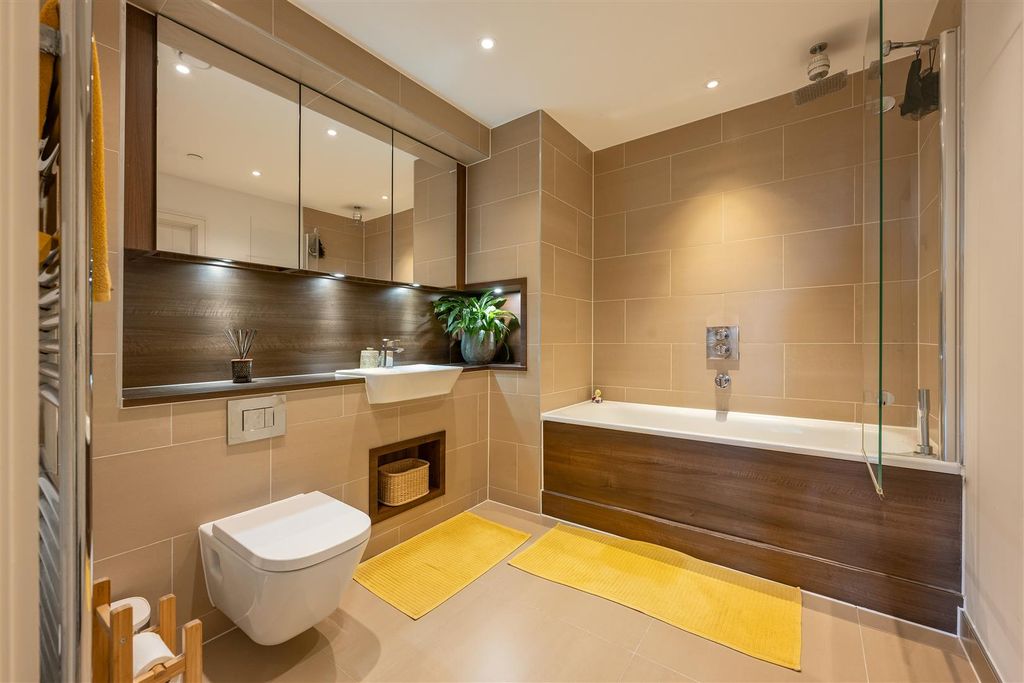 Property photo 3 of 17 Queensland Road, N7