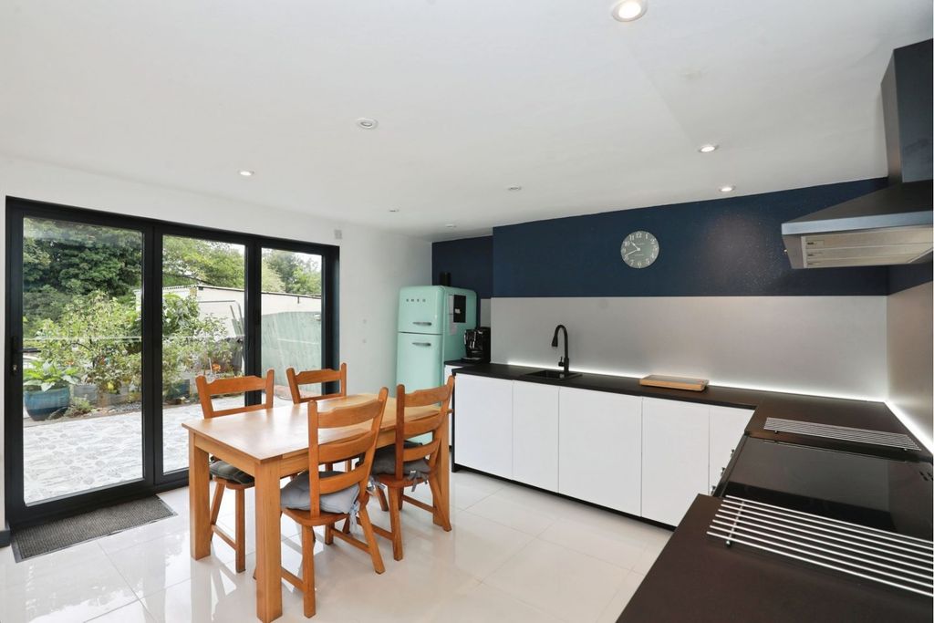 Property photo 3 of 26