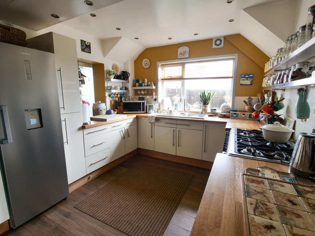 Property photo 3 of 15 Kitchen