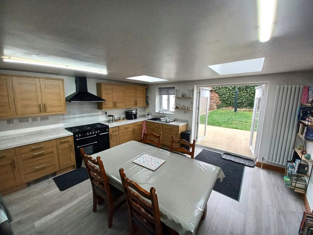 Property photo 2 of 21 Picture No. 03