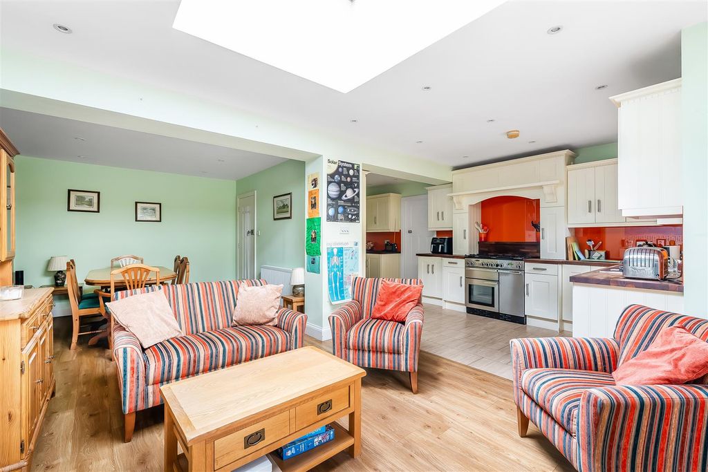 Property photo 2 of 31 Ryecroft-35.Jpg