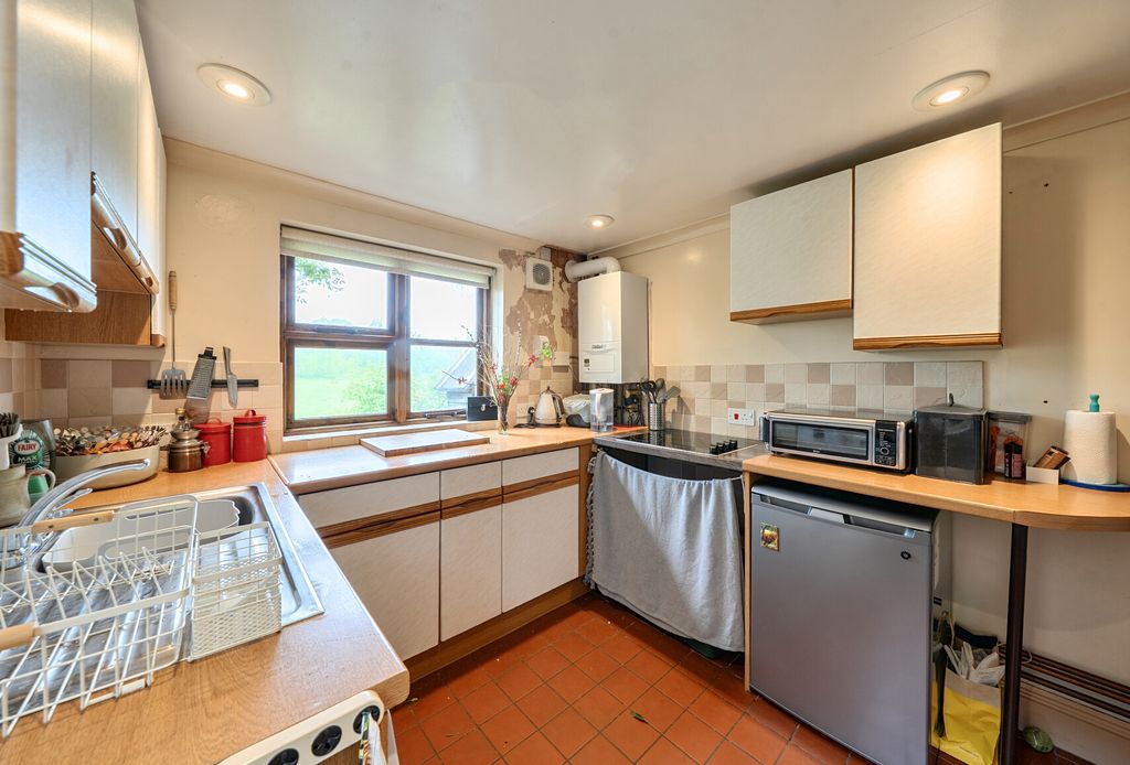 Property photo 2 of 13 1441903-7-69E22Ff...