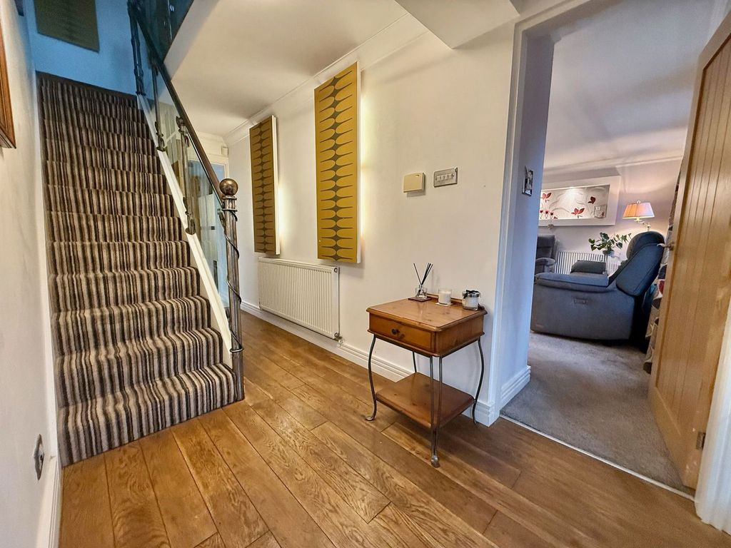 Property photo 2 of 32