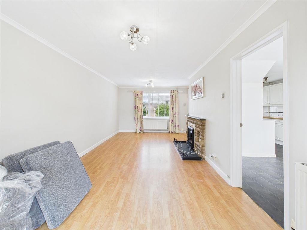 Property photo 3 of 12 Cam04907G0-Pr0263-Still008.Jpg