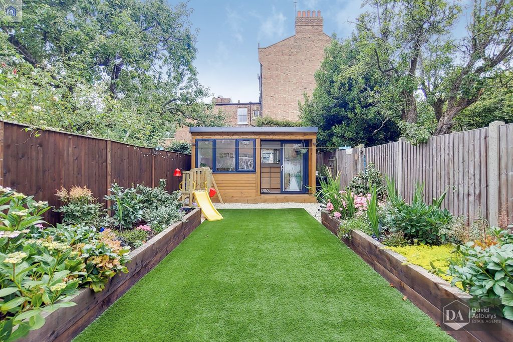 Property photo 3 of 11