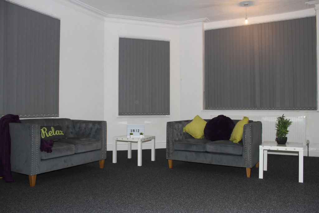 Property photo 1 of 9 Living Room