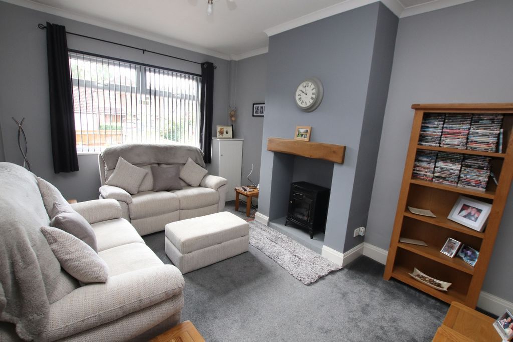 Property photo 2 of 12 Lounge
