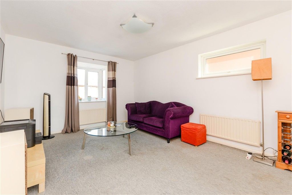 Property photo 1 of 7 Lounge