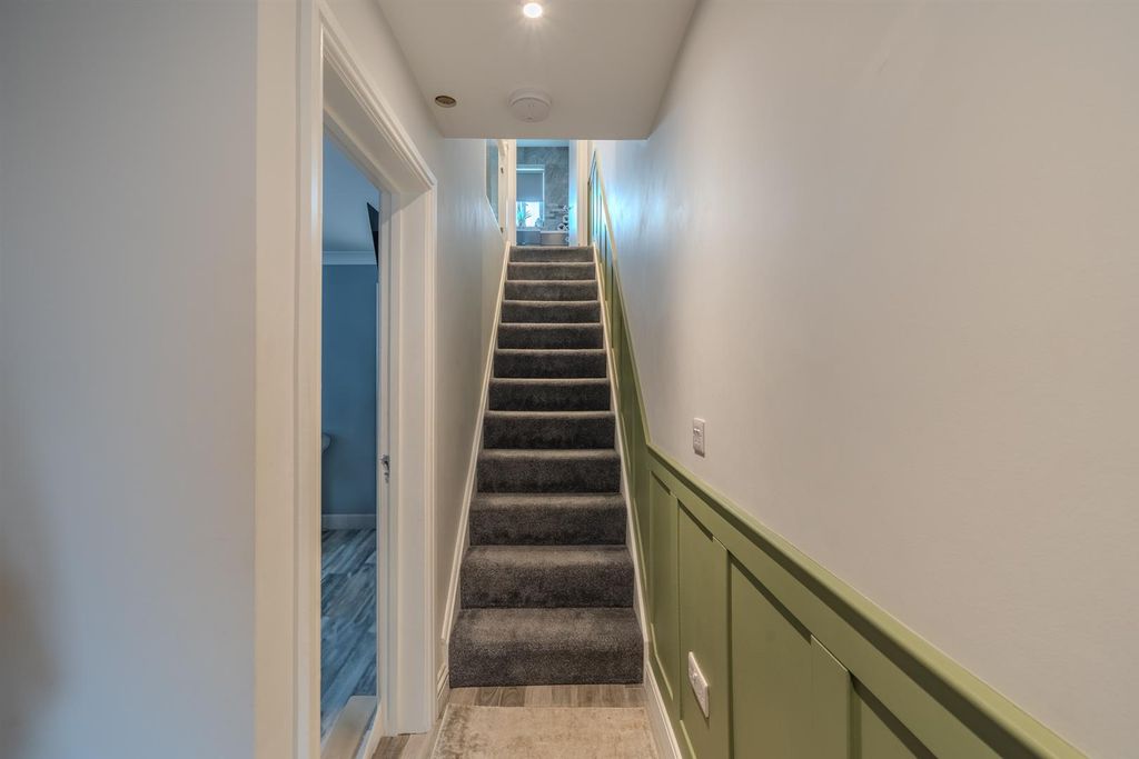 Property photo 2 of 15 40 Spring Grove-7.Jpg