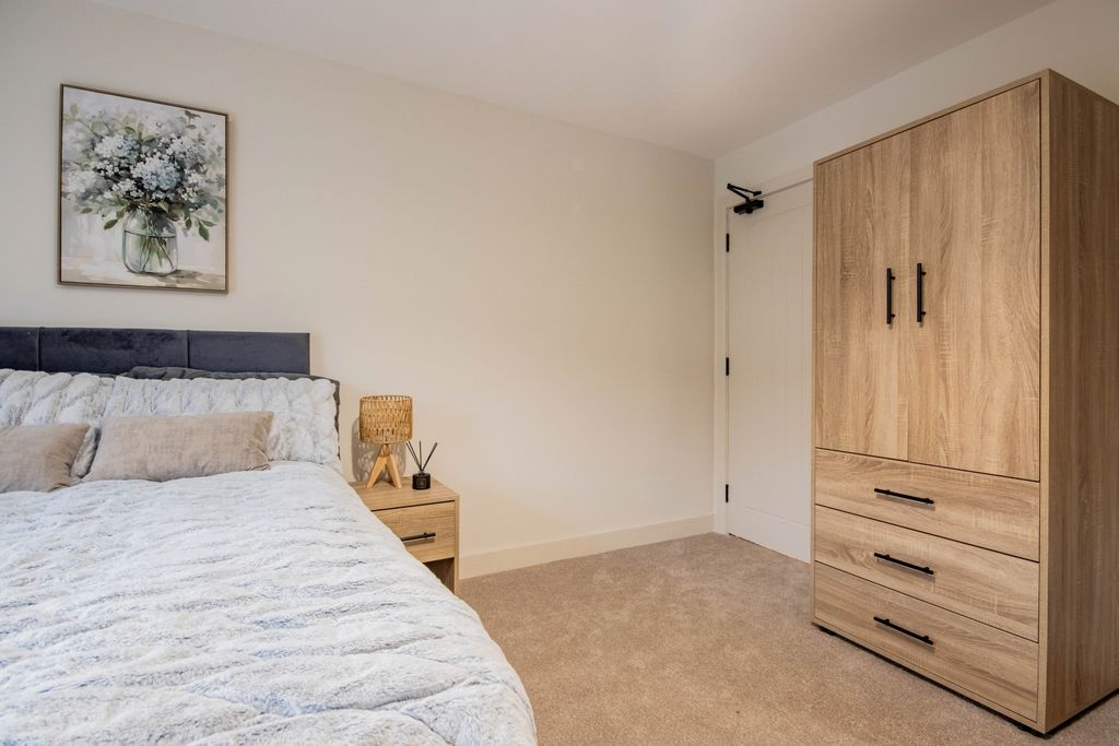 Property photo 3 of 8 E-3