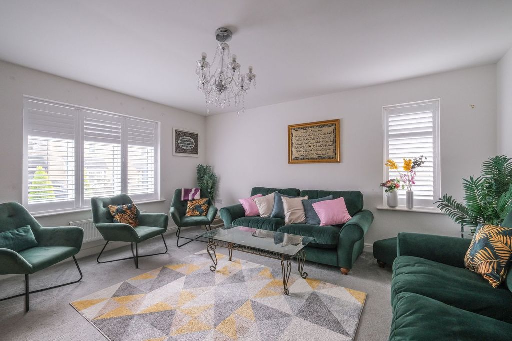 Property photo 3 of 25