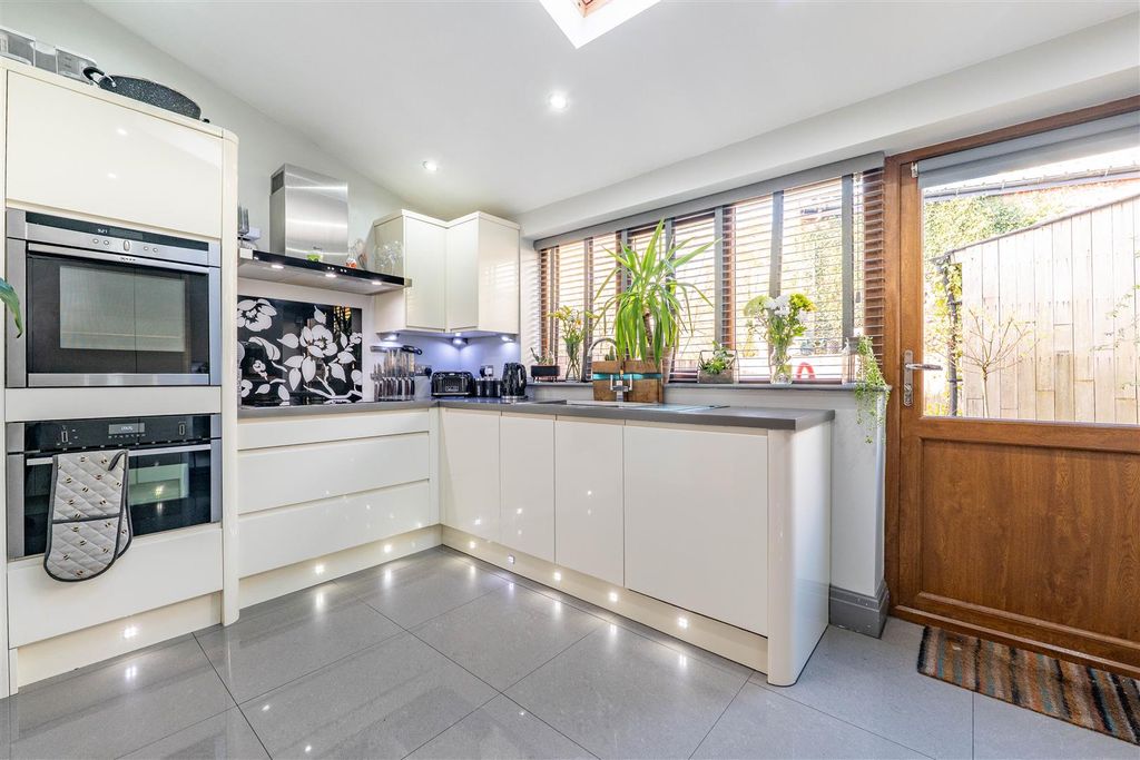 Property photo 3 of 21 Kitchen