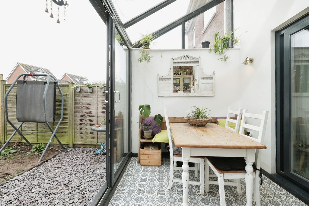 Property photo 2 of 13 Annexe Conservatory