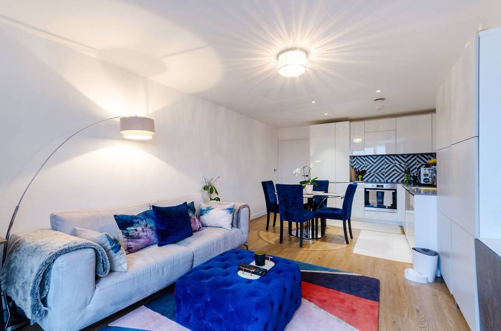 Property photo 1 of 18
