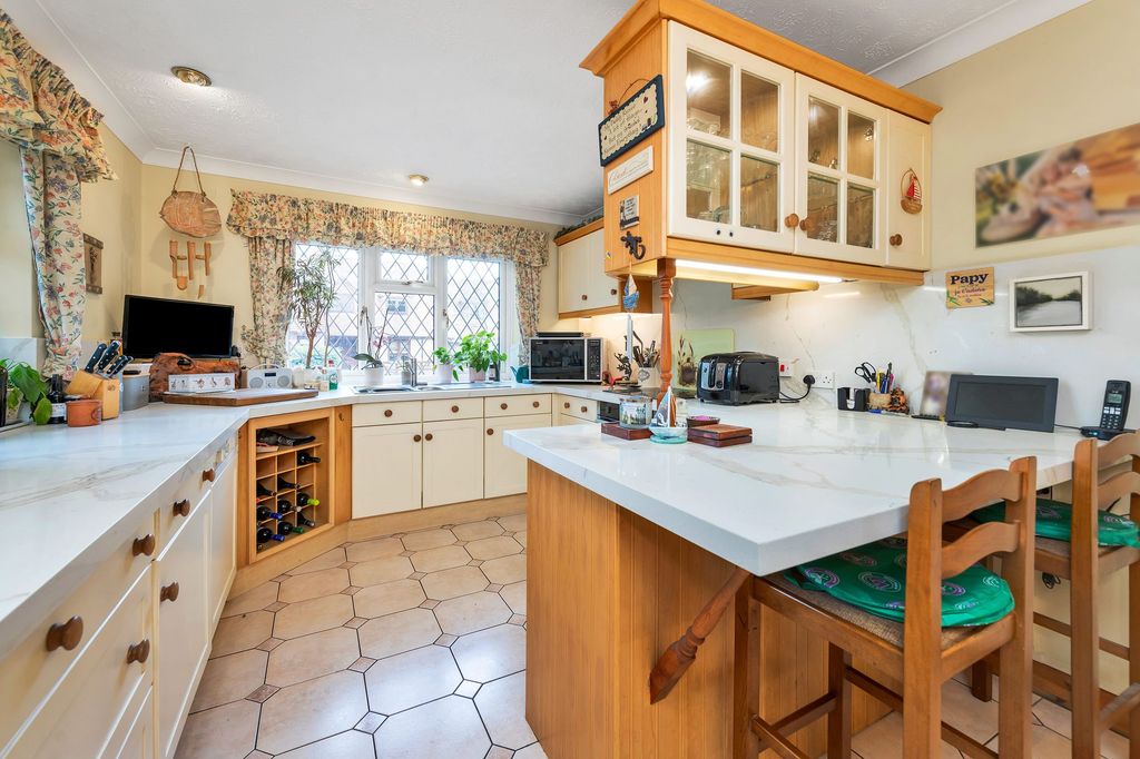 Property photo 2 of 20