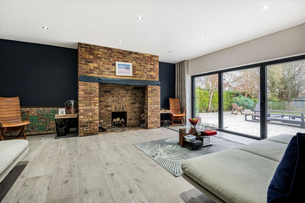 Property photo 3 of 39 Image