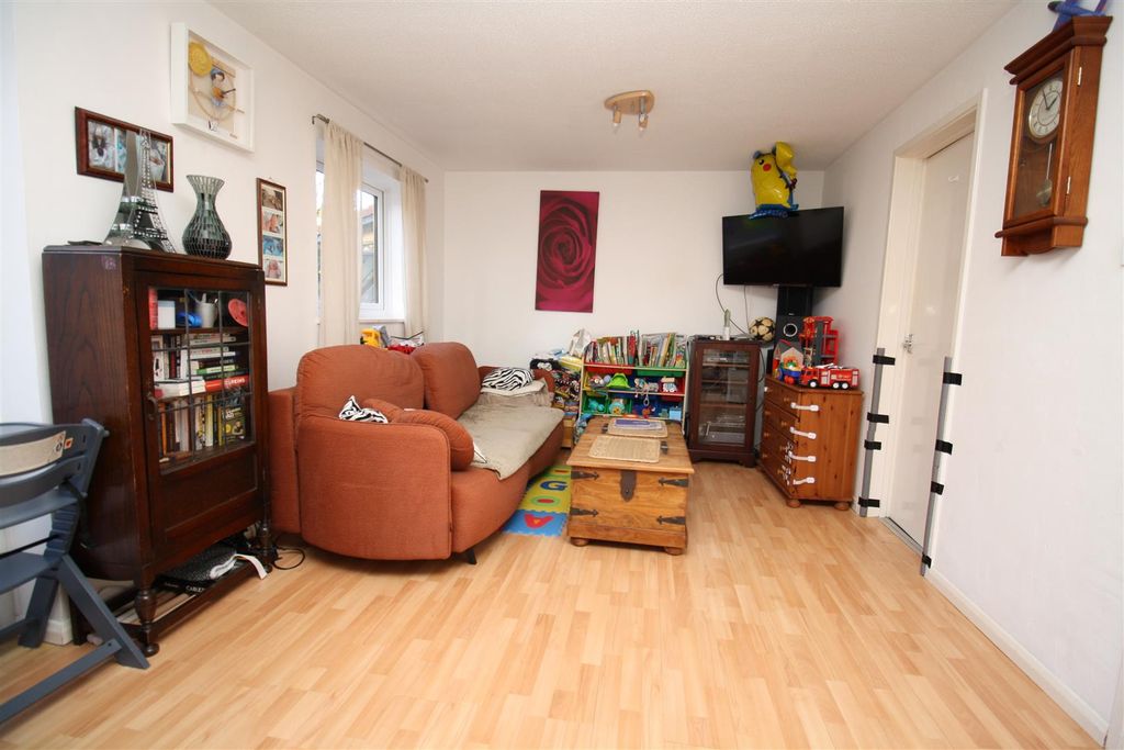 Property photo 2 of 12 Lounge