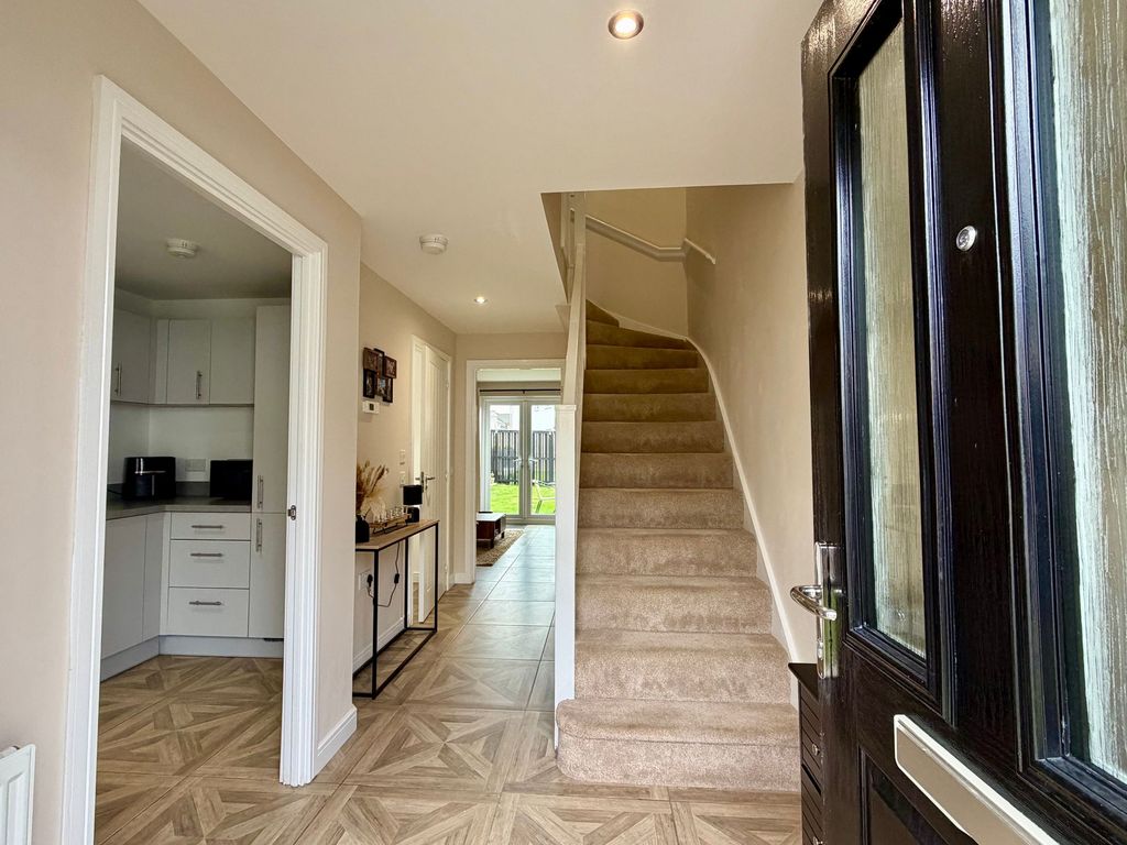 Property photo 2 of 16 Entrance Hallway
